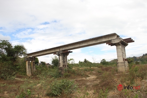 Số phận 'trớ trêu' của cây cầu nối 2 tỉnh bị bỏ hoang gần 20 năm