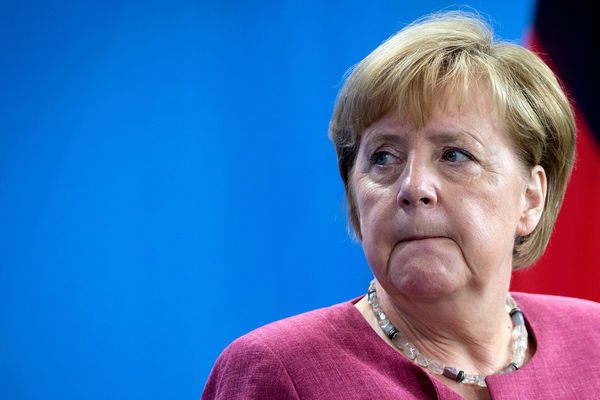 Bà Merkel bị trộm ví khi đi siêu thị