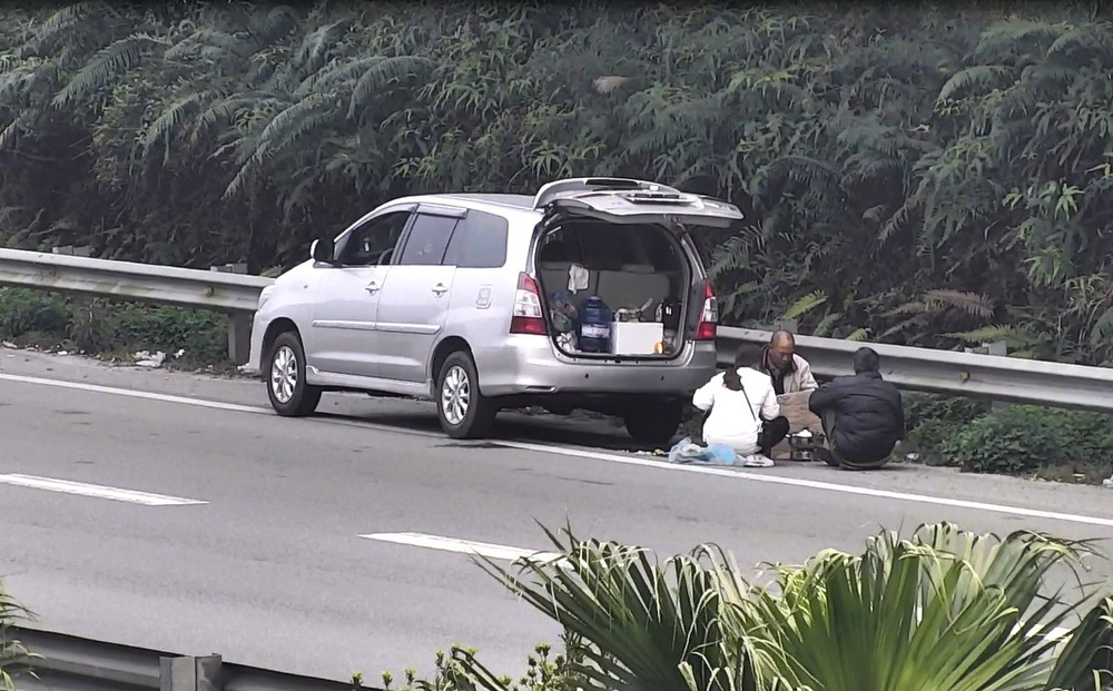 Tài xế dừng xe ngồi ăn lẩu trên cao tốc Nội Bài - Lào Cai bị phạt 11 triệu đồng