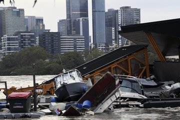 Hàng chục người đi sơ tán, 8 ca tử vong do mưa lớn trút xuống liên tục ở Australia