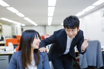 Hết thời che giấu, tình yêu công sở ở Nhật Bản ngày càng công khai