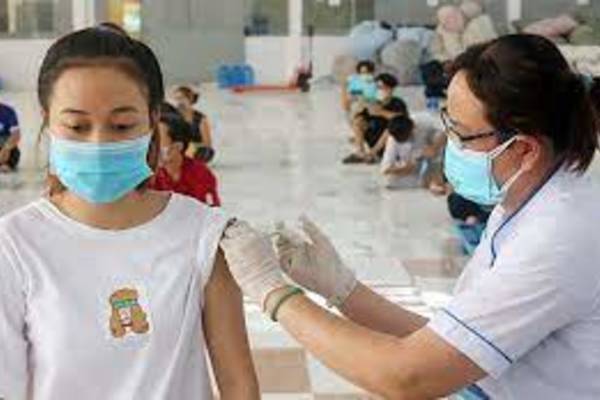 Người trẻ khỏe hãy quên đi chuyện tiêm vắc xin mũi 4?
