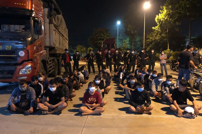 Công an Tây Ninh vây bắt 43 thanh thiếu niên tụ tập đua xe