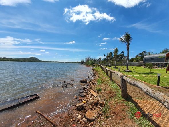 Many people hunt for land along rivers, streams, ponds, and land prices in Buon Ma Thuot City increased abnormally, showing signs of virtual fever.