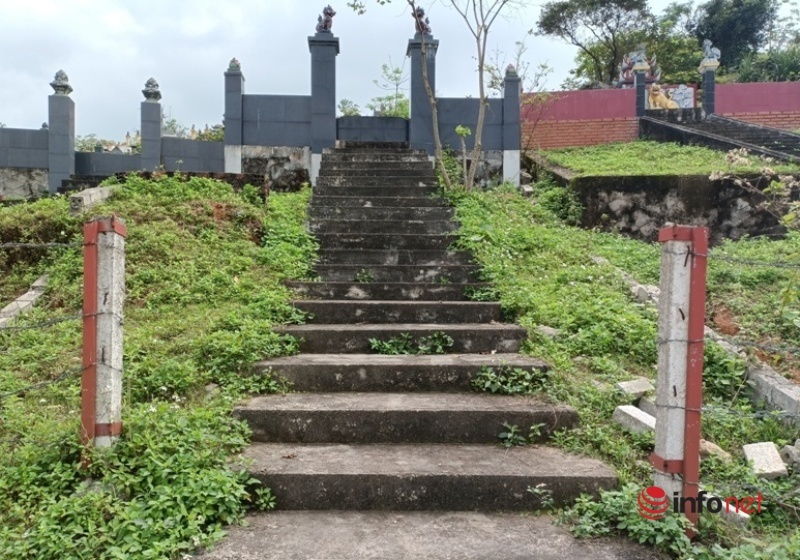 Hà Tĩnh: Kỳ lạ hàng loạt cánh cửa khu mộ ở nghĩa trang 'bay' mất