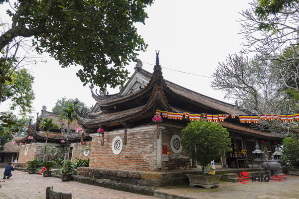 Close-up of Tay Phuong Pagoda – the oldest temple in Hanoi, there are 18 Arhats who are seriously degraded