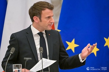 Ông Macron ‘sao chép’ phong cách thời trang của Tổng thống Ukraine?