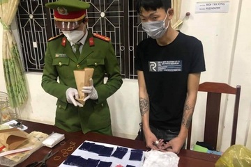 Thuê taxi từ Huế ra Quảng Trị mua 6.000 viên ma túy, bị tóm gọn trên đường về