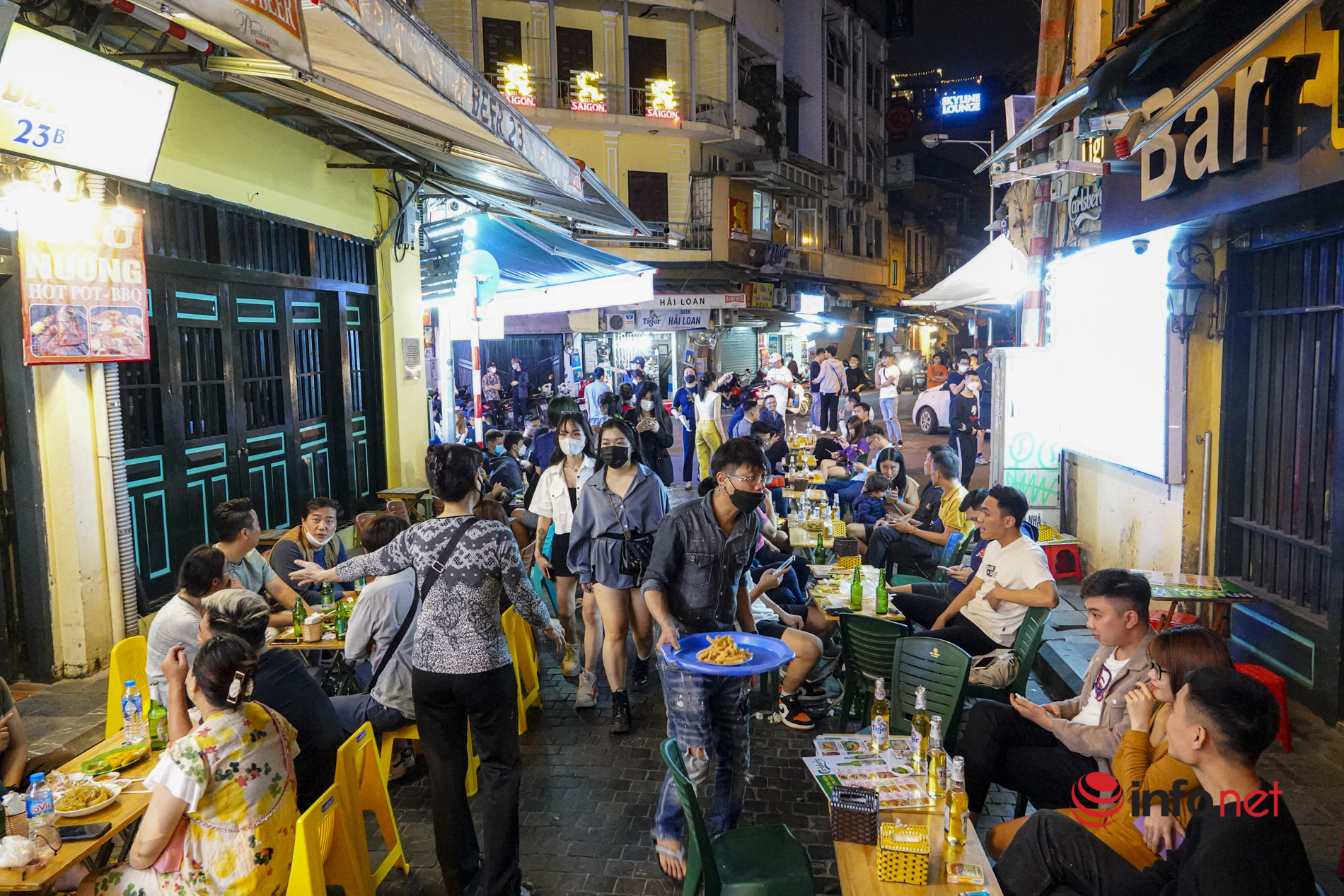 Restaurants can operate normally, Hanoi's 