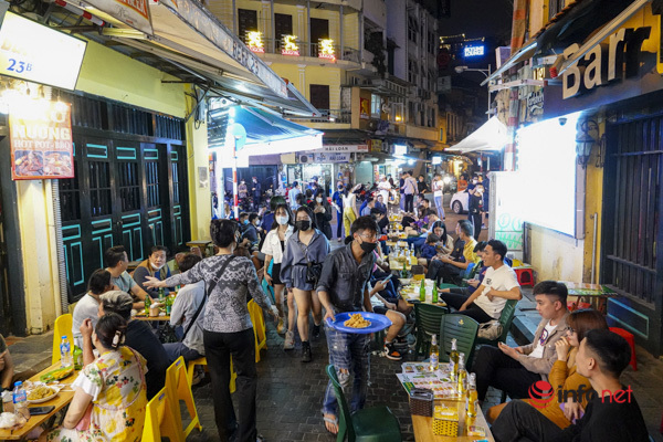 Restaurants can operate normally, Hanoi’s “drinking street” is full after 9pm