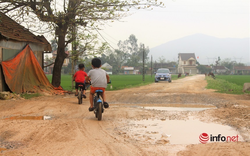 Nghe An: The road through the hospital is dense with 'buffalo's nest', the project is available but cannot be done