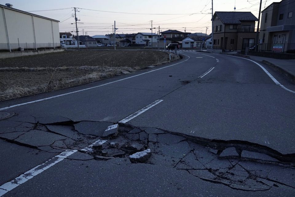 Động đất 7,4 độ richter ở Nhật Bản: Hàng chục nghìn hộ dân bị mất điện, hơn 100 người thương vong