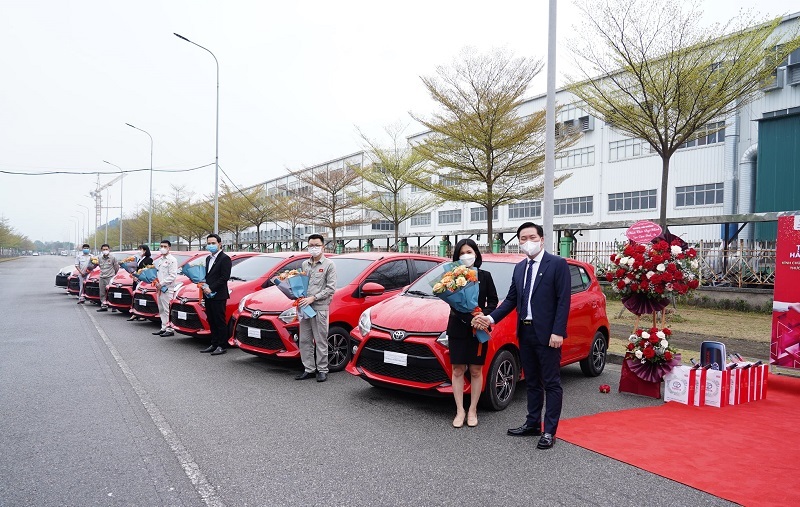 Một doanh nghiệp Hà Nội chi hơn 15 tỷ đồng mua ô tô tặng nhân viên