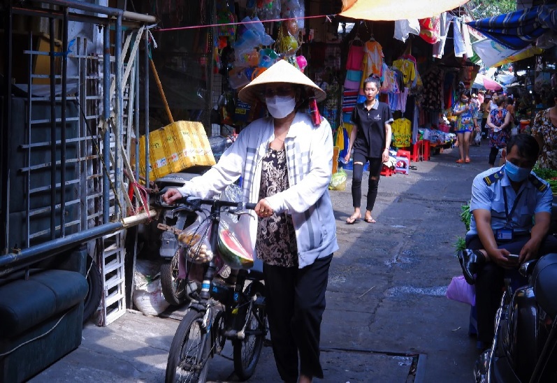 Housewives in Ho Chi Minh City have a headache with spending problems