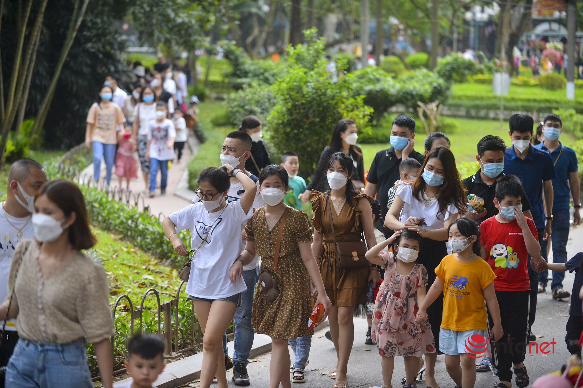 Hanoi: Thu Le Park 'falls' on the weekend