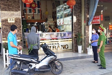 Quảng Nam: Lâm cảnh nợ nần, 9X đến tiệm vàng cướp giật