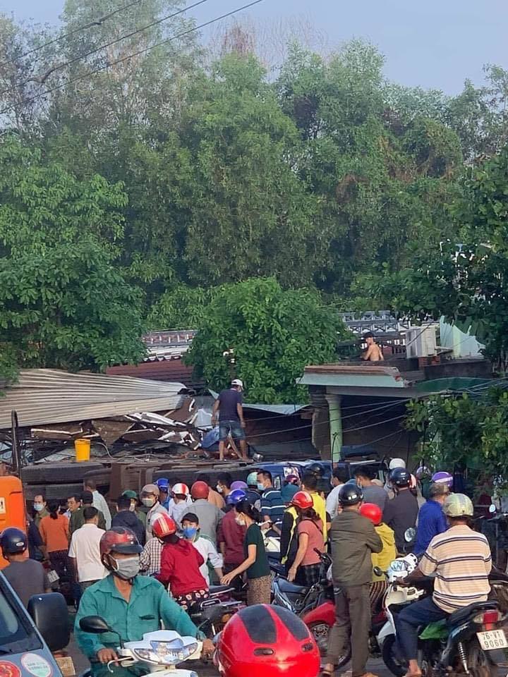 8 người thương vong trong vụ xe tải lao vào quán ăn ở Bình Phước