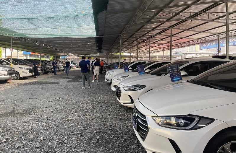 The famous limousine company in Quang Ninh was forced by the bank, and the situation of cars was lined up waiting for liquidation at banks.