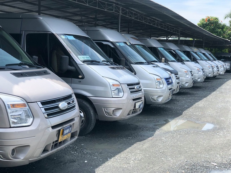 The famous limousine company in Quang Ninh was forced by the bank, and the situation of cars was lined up waiting for liquidation at banks.