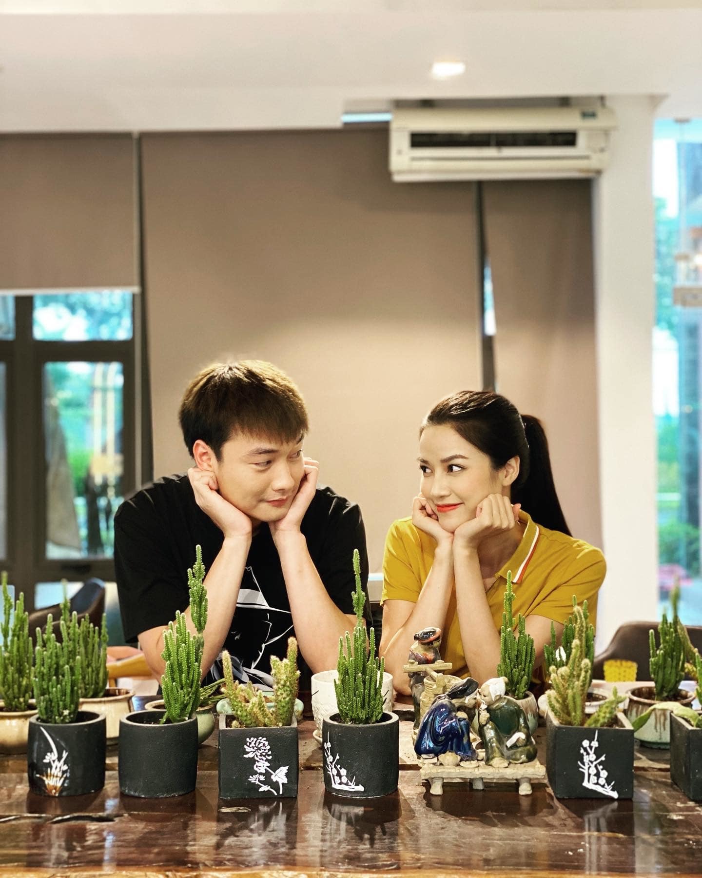 Trong Lan takes the lead role The way to the flower land after making a mistake, revealing his true feelings for his co-star Anh Dao