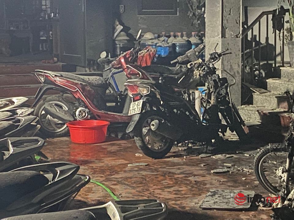 Hanoi: Fire in a 7-storey house in an alley, many motorbikes were burned