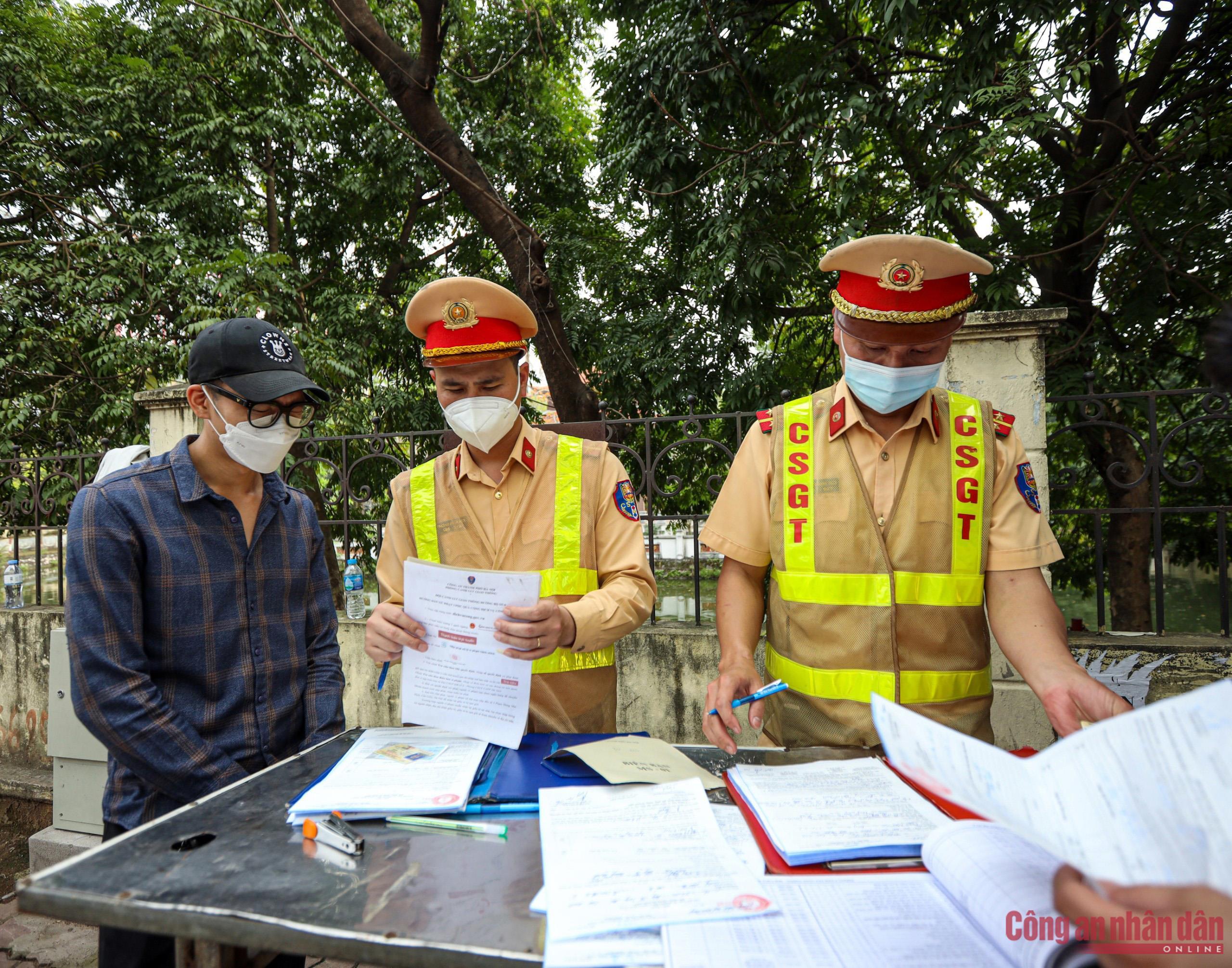 Secret costume recording 'hot' passenger car violation, causing traffic disorder