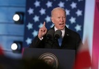 Ông Biden có ‘hành động lạ’ sau bài phát biểu