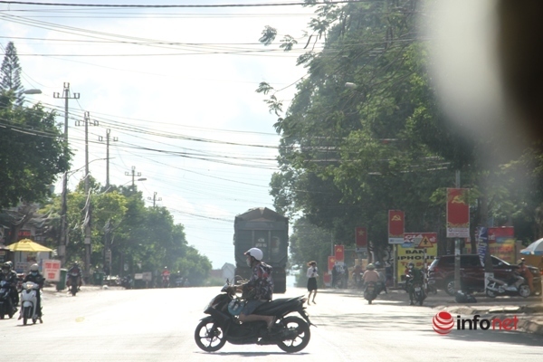 Đắk Lắk: Xe tải chở cát đắp ngọn cao ngất ngưởng ngang nhiên qua chốt CSGT