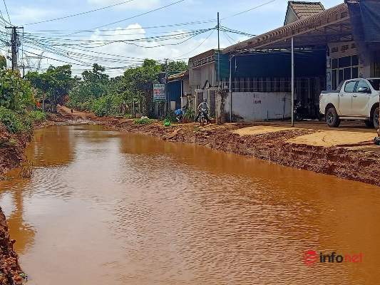 Dak Lak: ‘The road turns into a pond’, people cry to heaven