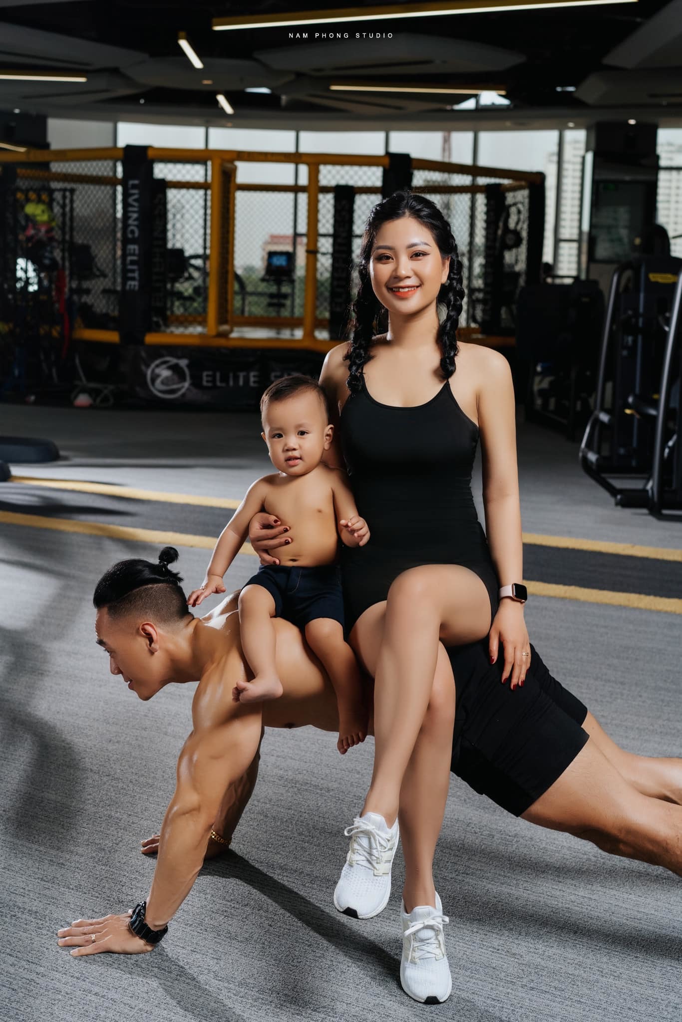 Nghe An couple is so charming from the gym, showing off their 8-year achievements, making people admire