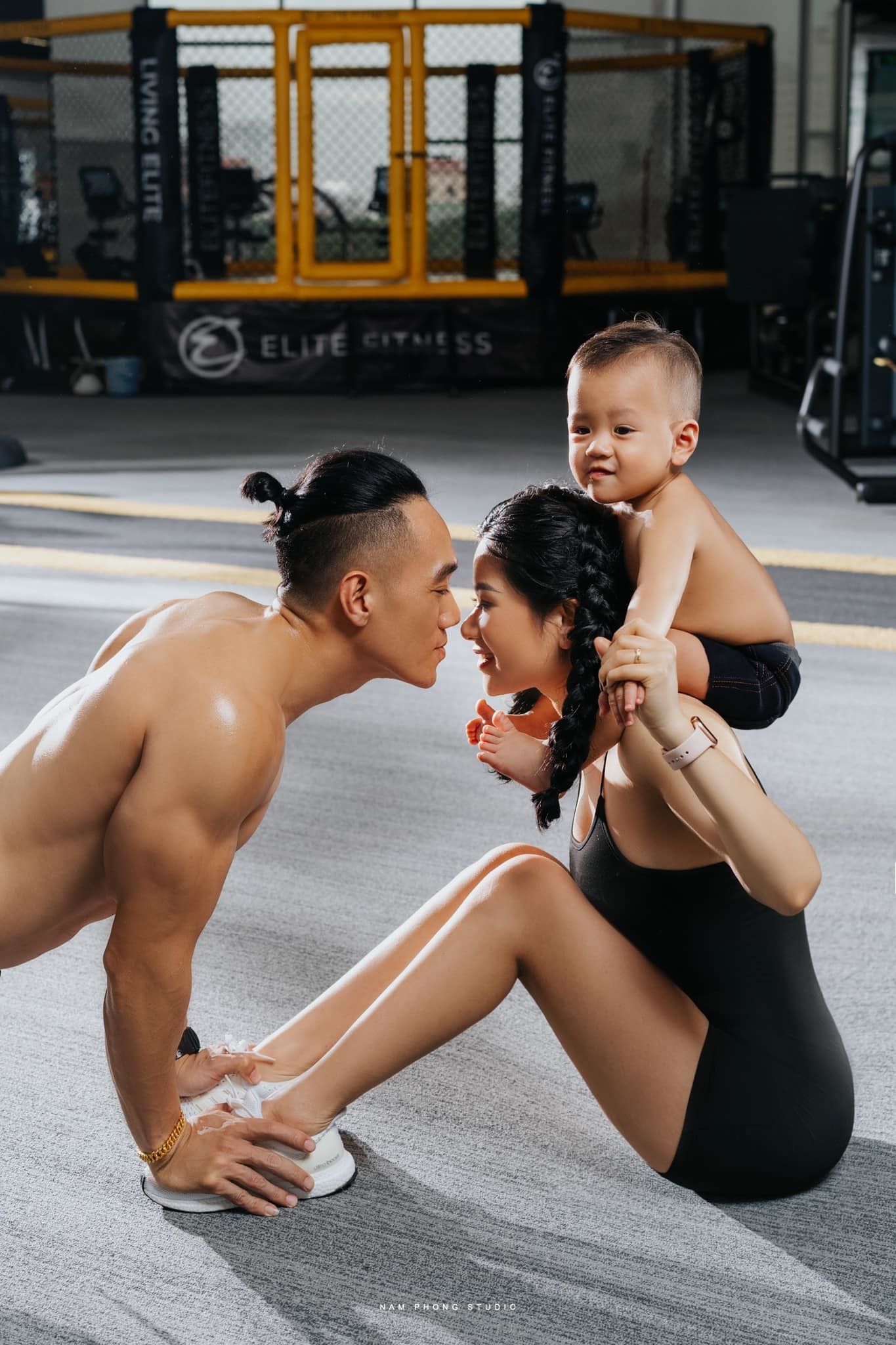 Nghe An couple is so charming from the gym, showing off their 8-year achievements, making people admire
