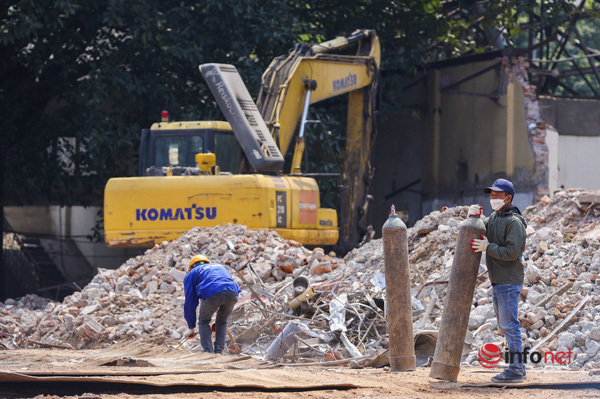 The Secretary of Hanoi asked to stop dismantling the ancient French house with 4 facades in Ba Dinh district to build a high-rise building