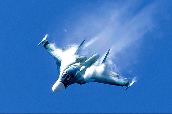 The ‘platypus’ Su-34 shows its power in the sky of Donbass