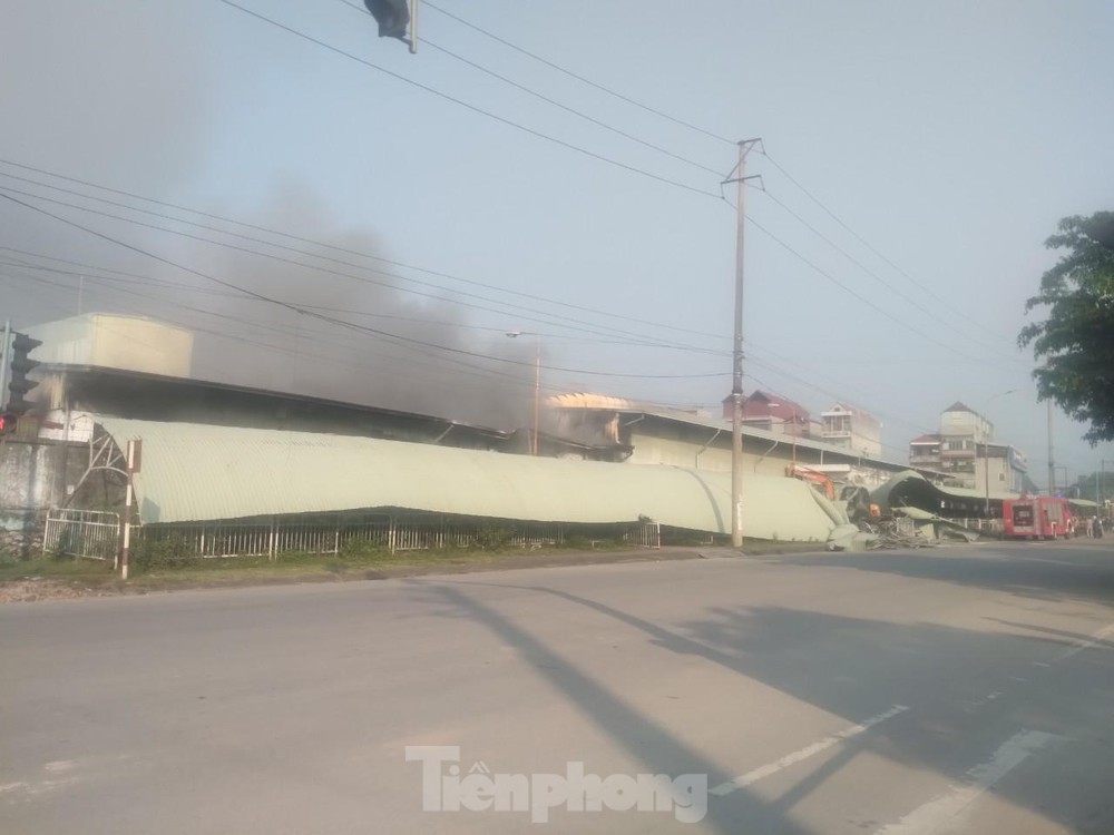 Cháy công ty may Hàn Quốc ở Bắc Giang khi công nhân vừa đến làm việc