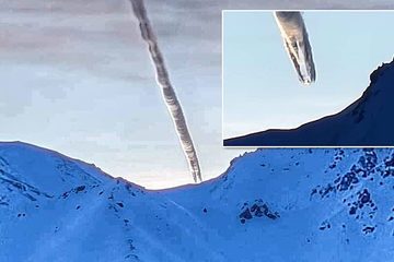 Vật thể lạ nghi UFO rơi xuất hiện trên núi ở Mỹ
