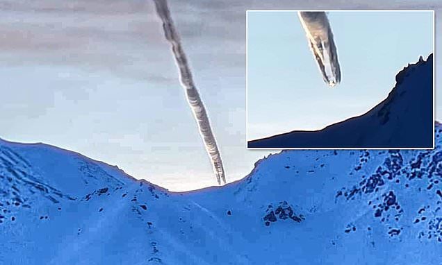 Strange object suspected of falling UFO appeared on the mountain in the US