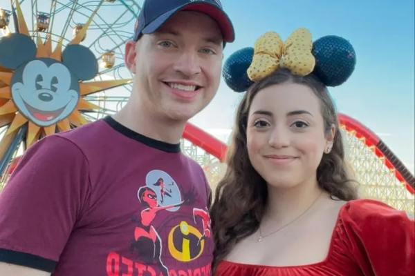 Going to Disneyland, the girl accidentally found the ‘prince’ of her life from the first meeting