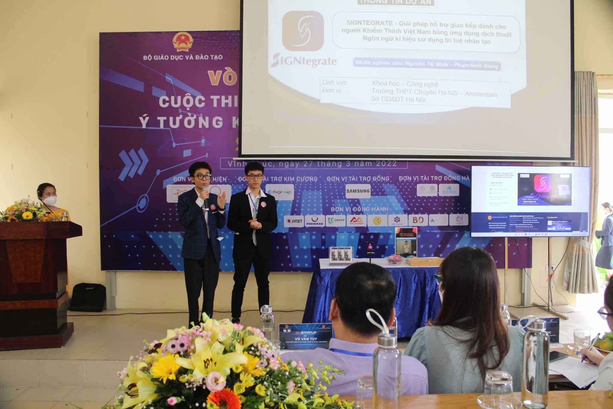 Two Hanoi 11th graders started their careers with a respectable project!