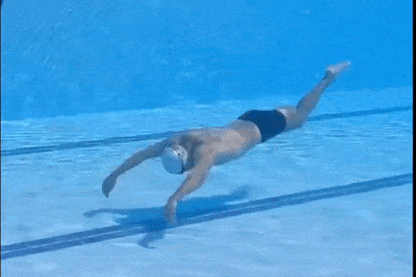 Mất chân vì tai nạn, người đàn ông lập 2 kỷ lục thế giới trong môn bơi khiến ai cũng nể phục