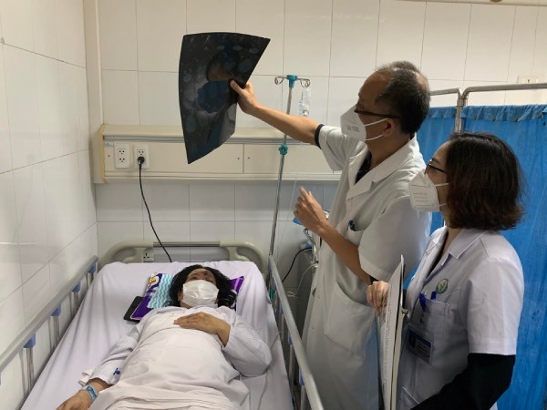 Hanoi woman goes blind, convulses after 10 minutes of beauty filler injection