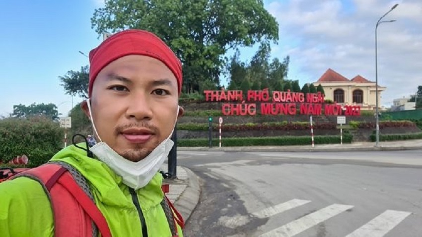 Gặp gỡ chàng trai đi bộ xuyên Việt '0 đồng' trong 56 ngày
