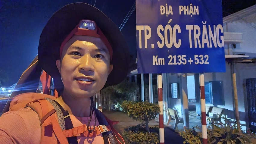 Gặp gỡ chàng trai đi bộ xuyên Việt '0 đồng' trong 56 ngày