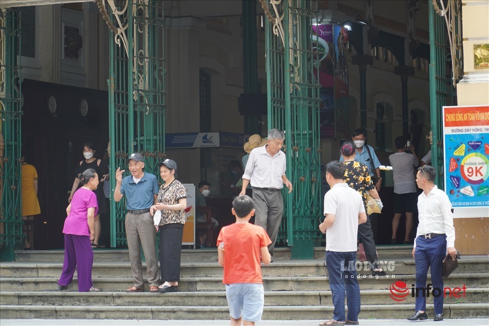 The center of Ho Chi Minh City is no longer 'hibernation', crowded with tourists to check-in