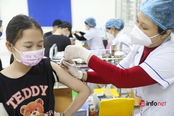 Hanoi simultaneously injects Covid-19 vaccine for children aged 5 to under 12 years old in 10 days