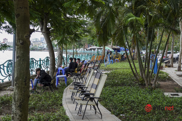 Hanoi: Public benches by the West Lake are occupied. If you want to sit, you must… drink water and pay for it