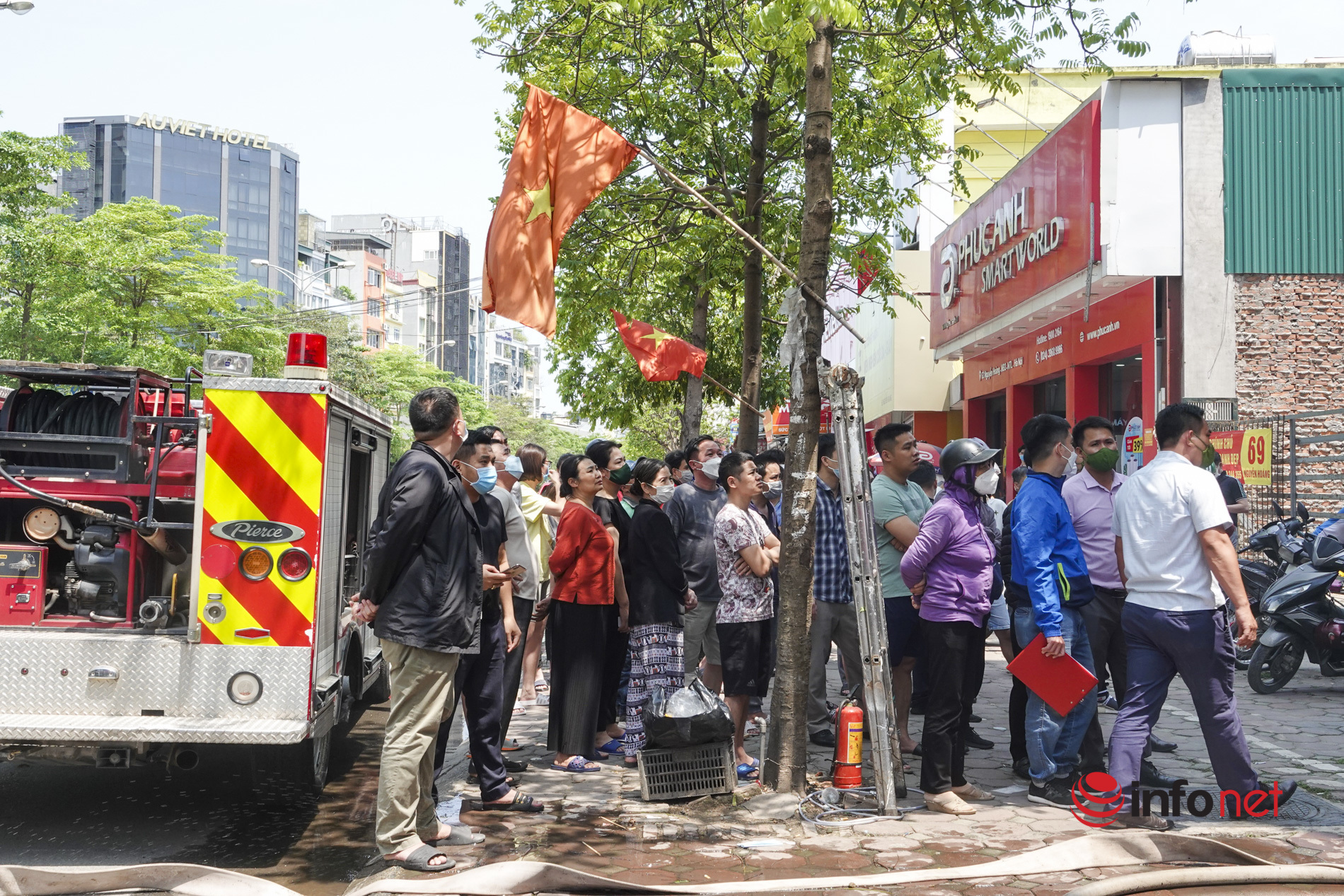 Hà Nội: Cháy quán bún chả lan sang tiệm massage, khách chạy tán loạn
