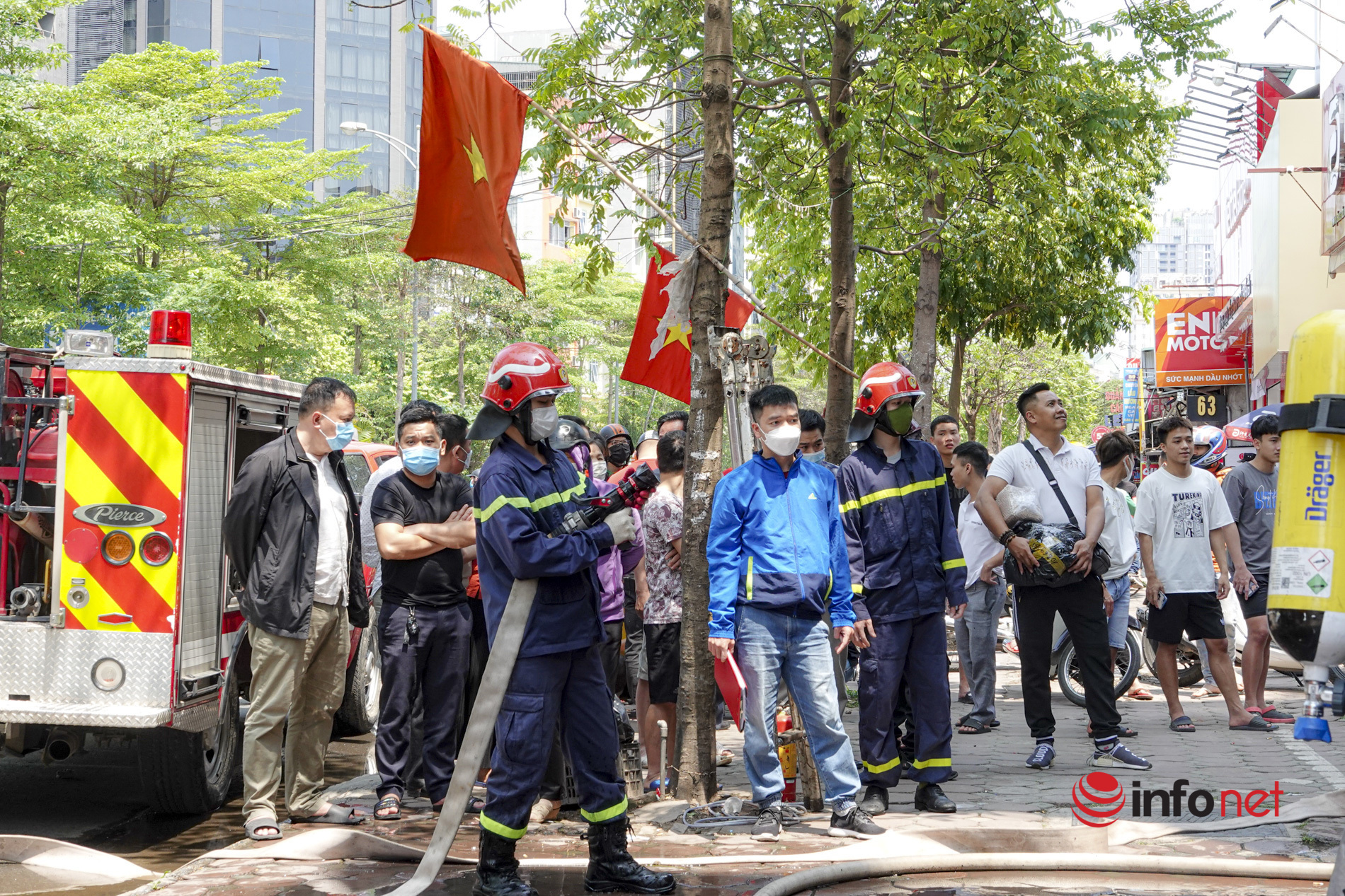 Hà Nội: Cháy quán bún chả lan sang tiệm massage, khách chạy tán loạn