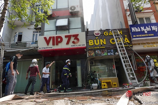 The fire of the bun cha restaurant spread to the massage shop at noon, many customers ran away