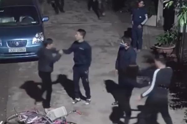 The case of a group of thugs beating a female deputy residential group to the hospital: The police urgently got involved