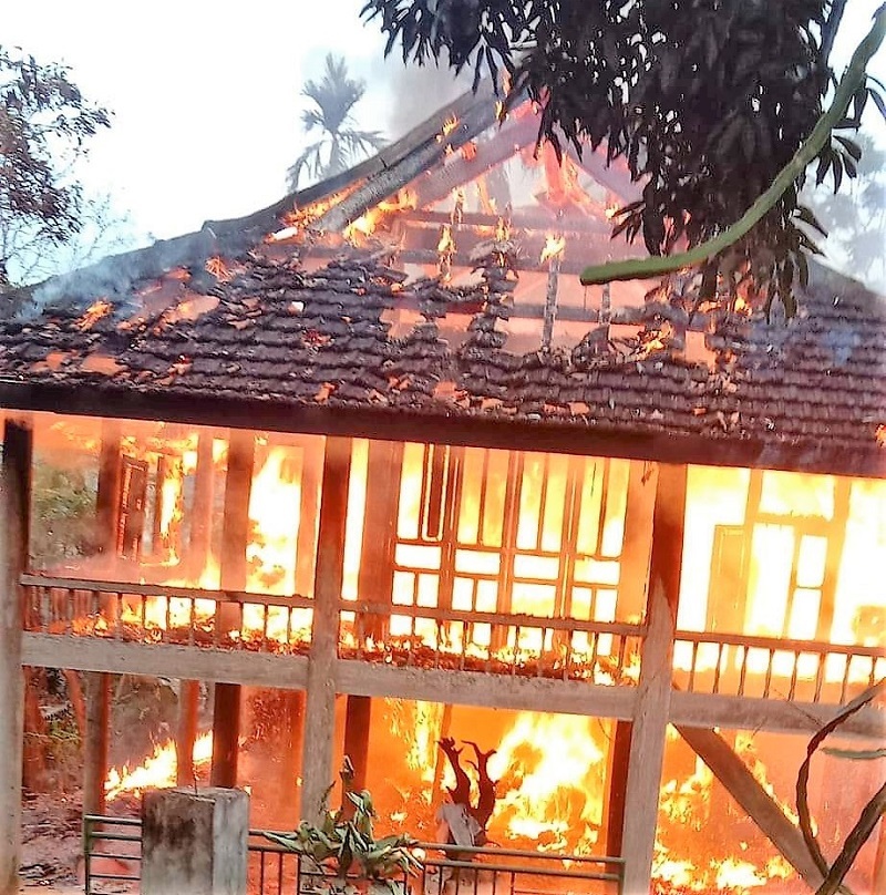 The fire consumed the wooden house, the entire property burned